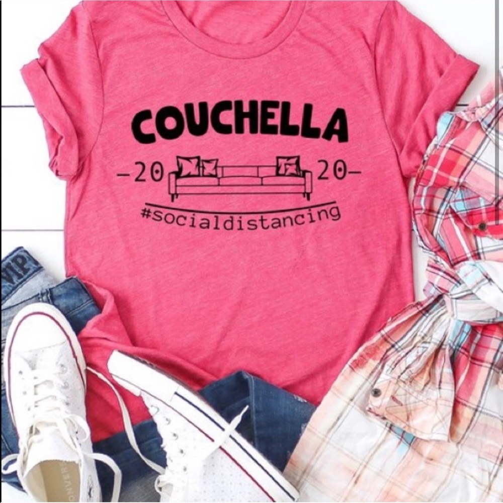 New! “Couchelle 2020”  graphic Tee pink - Picture 2 of 2